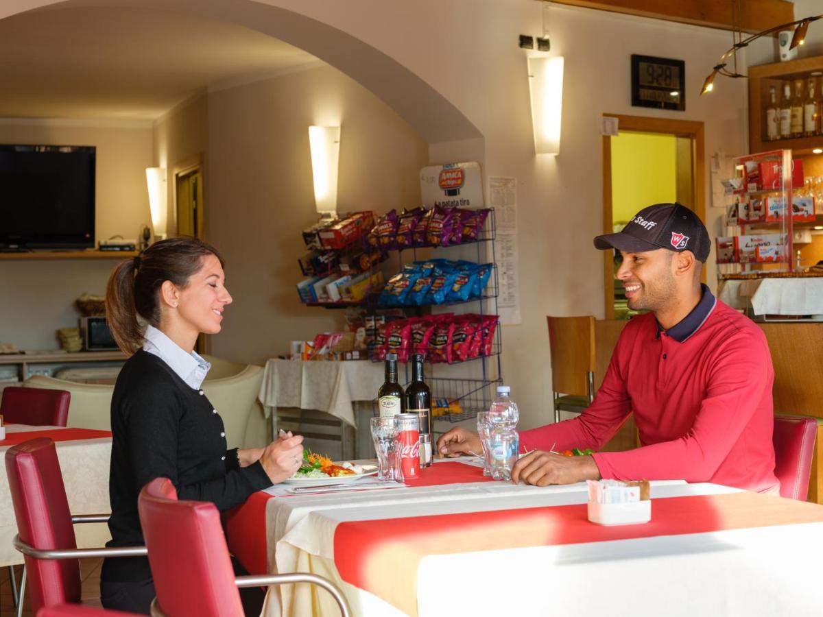 Апарт отель Golf Residenza Пескьера-дель-Гарда Экстерьер фото