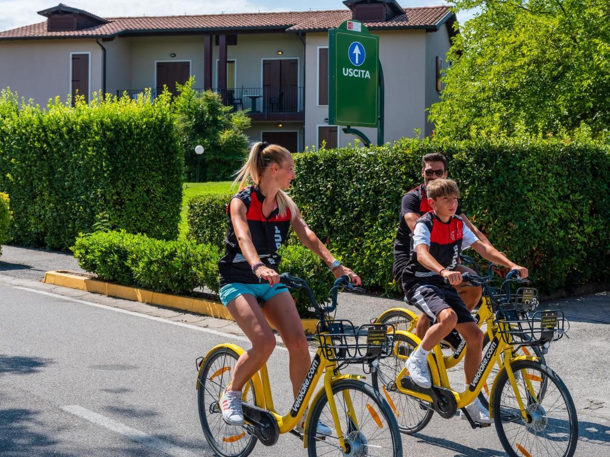 Апарт отель Golf Residenza Пескьера-дель-Гарда Экстерьер фото
