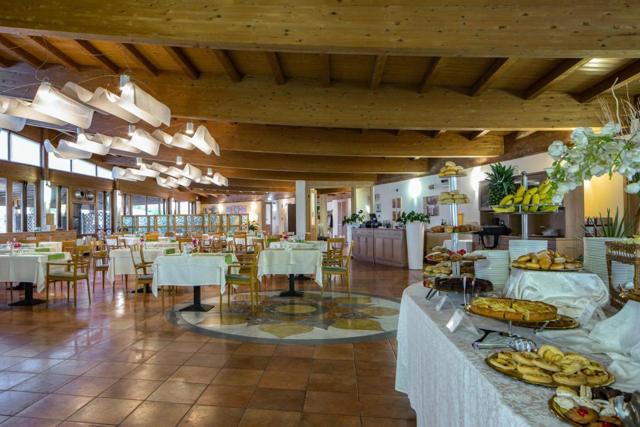Апарт отель Golf Residenza Пескьера-дель-Гарда Экстерьер фото