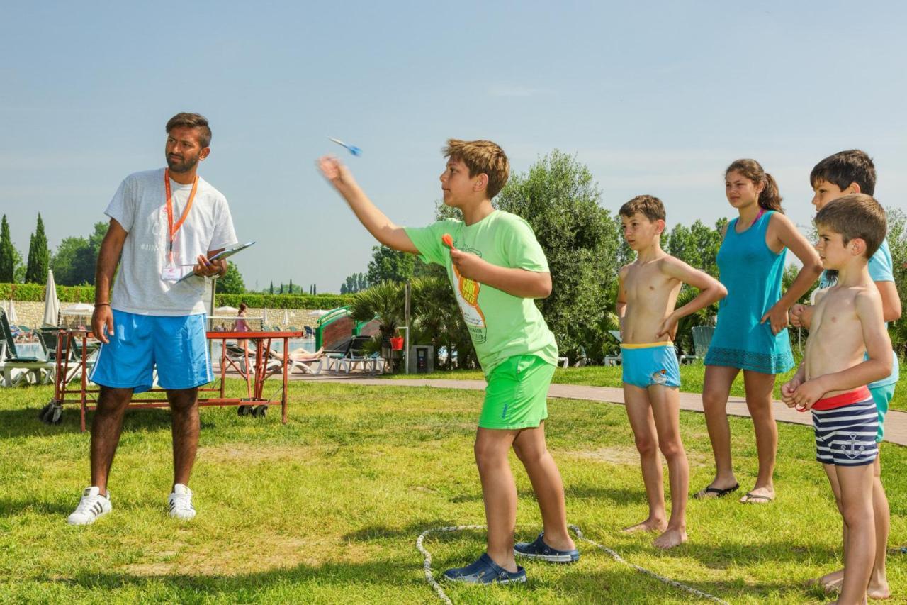 Апарт отель Golf Residenza Пескьера-дель-Гарда Экстерьер фото
