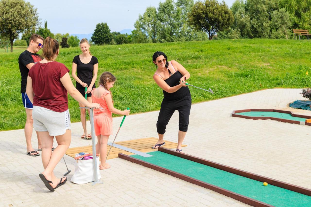 Апарт отель Golf Residenza Пескьера-дель-Гарда Экстерьер фото