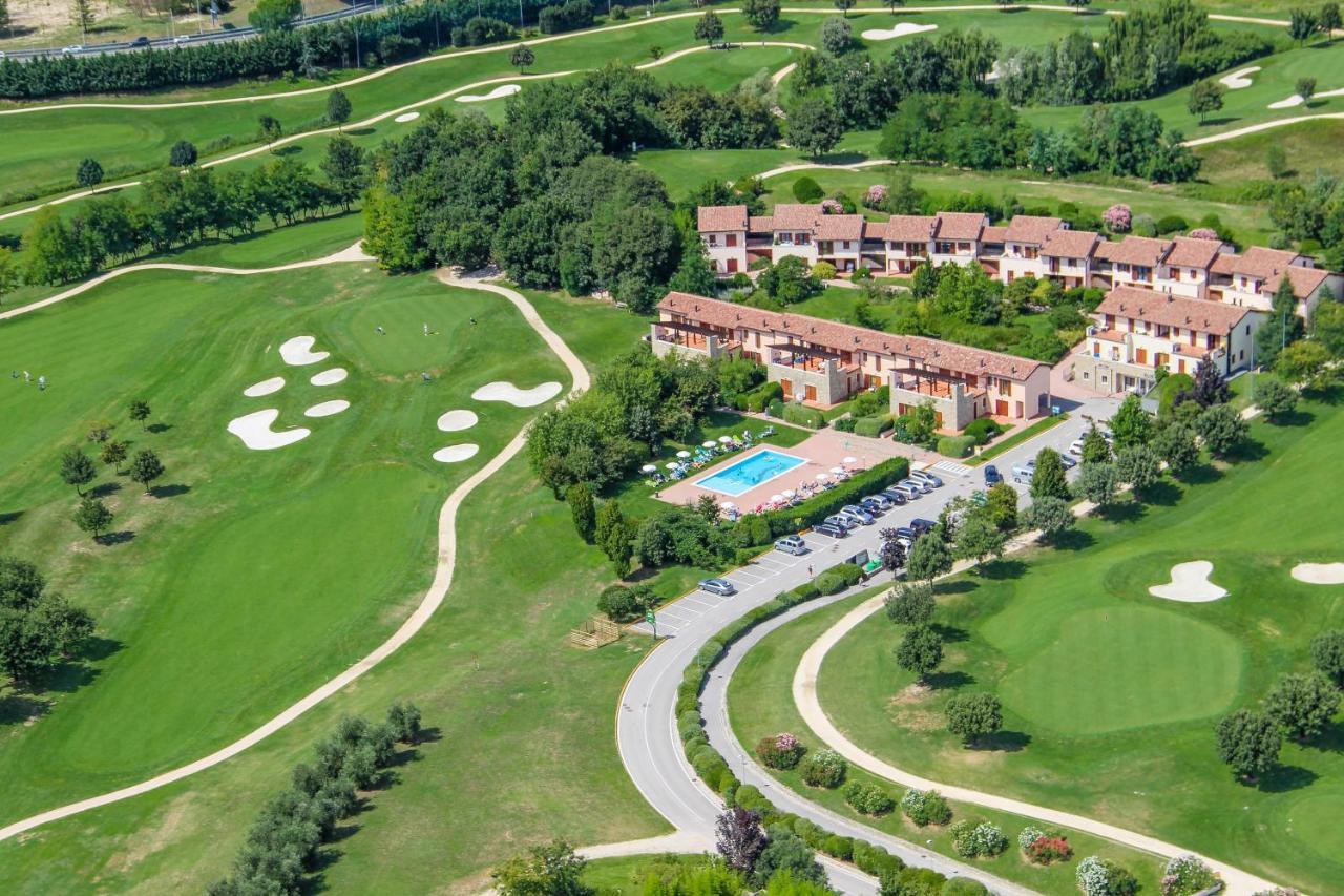 Апарт отель Golf Residenza Пескьера-дель-Гарда Экстерьер фото